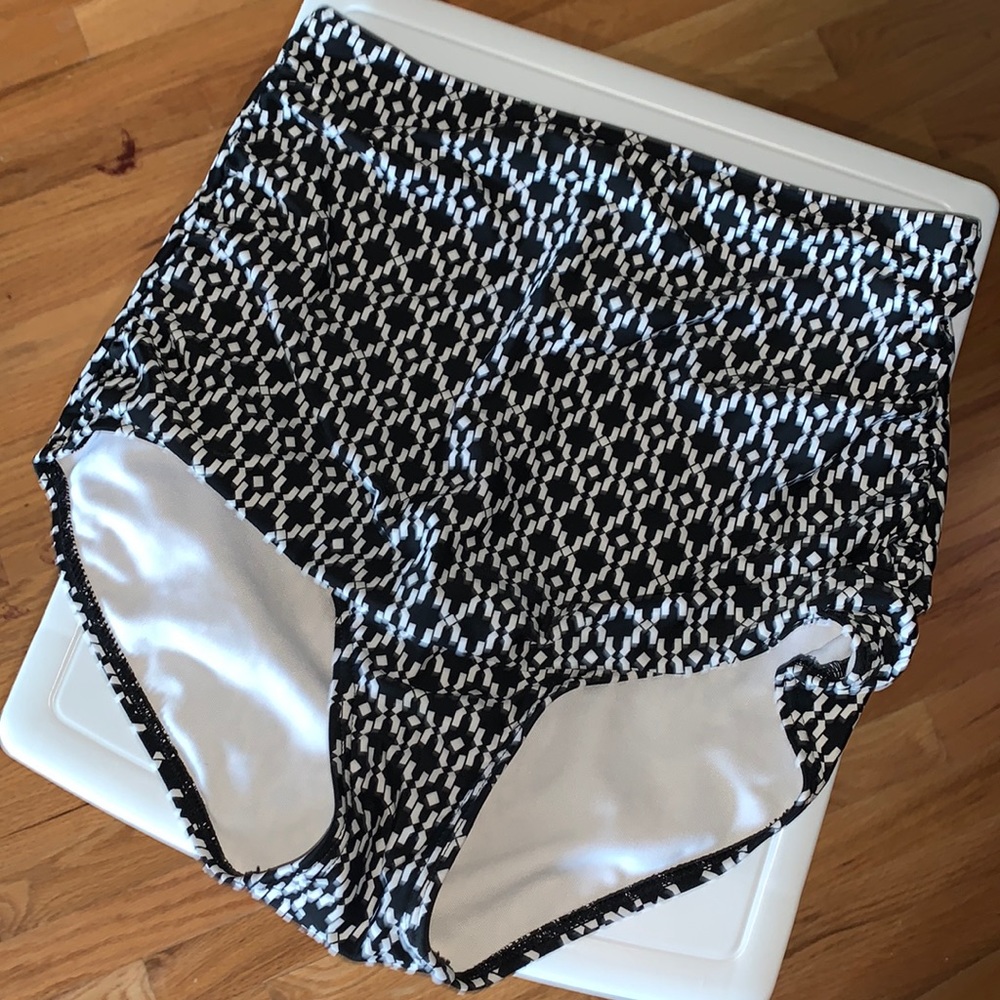 Cocoship size small black and white bikini bottoms